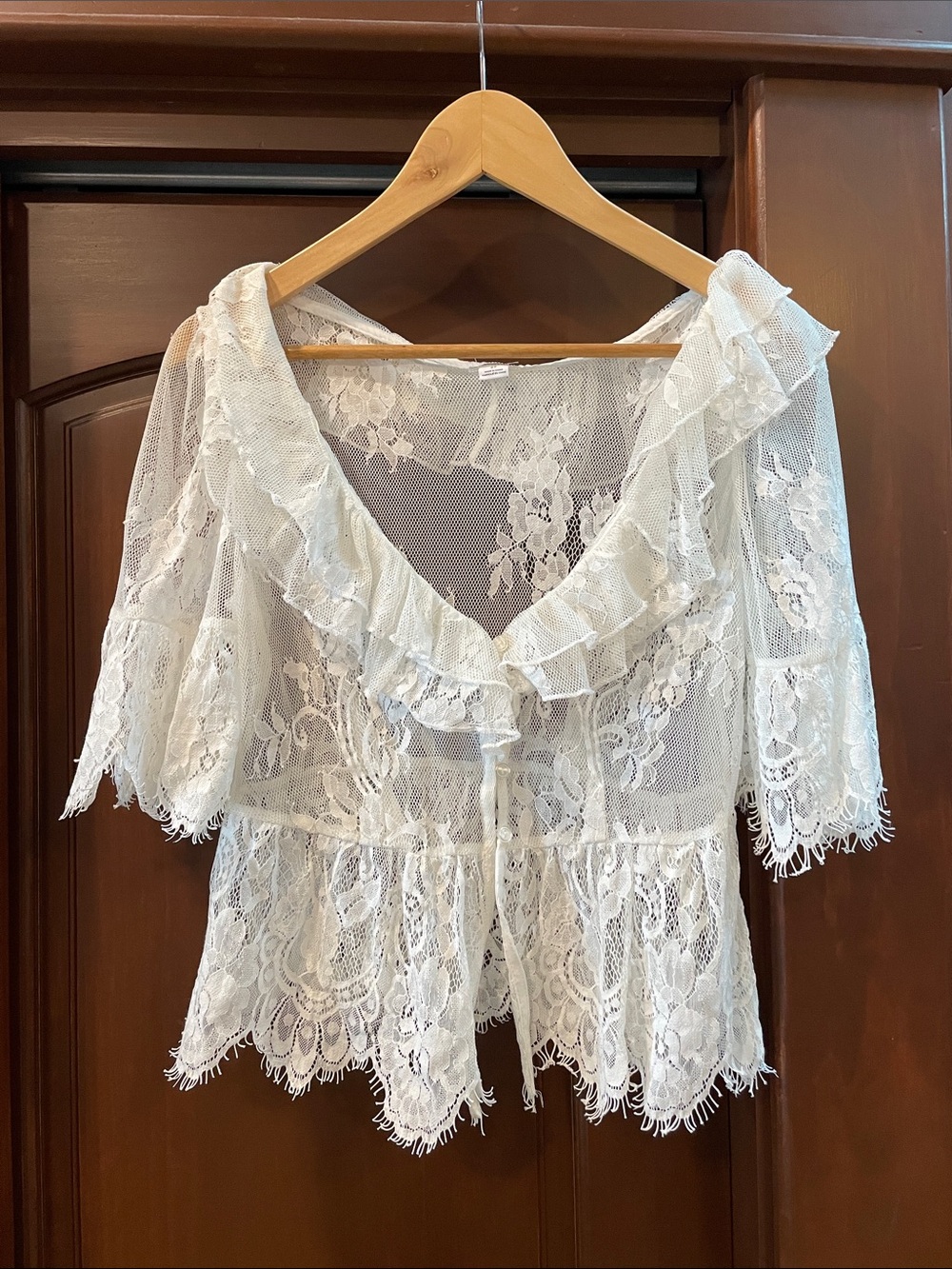 Kimchi Blue White Lace Ruffle Peplum Blouse size small